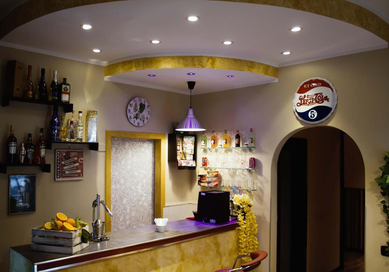 Mercury Home Room&Breakfast Napoli Esterno foto